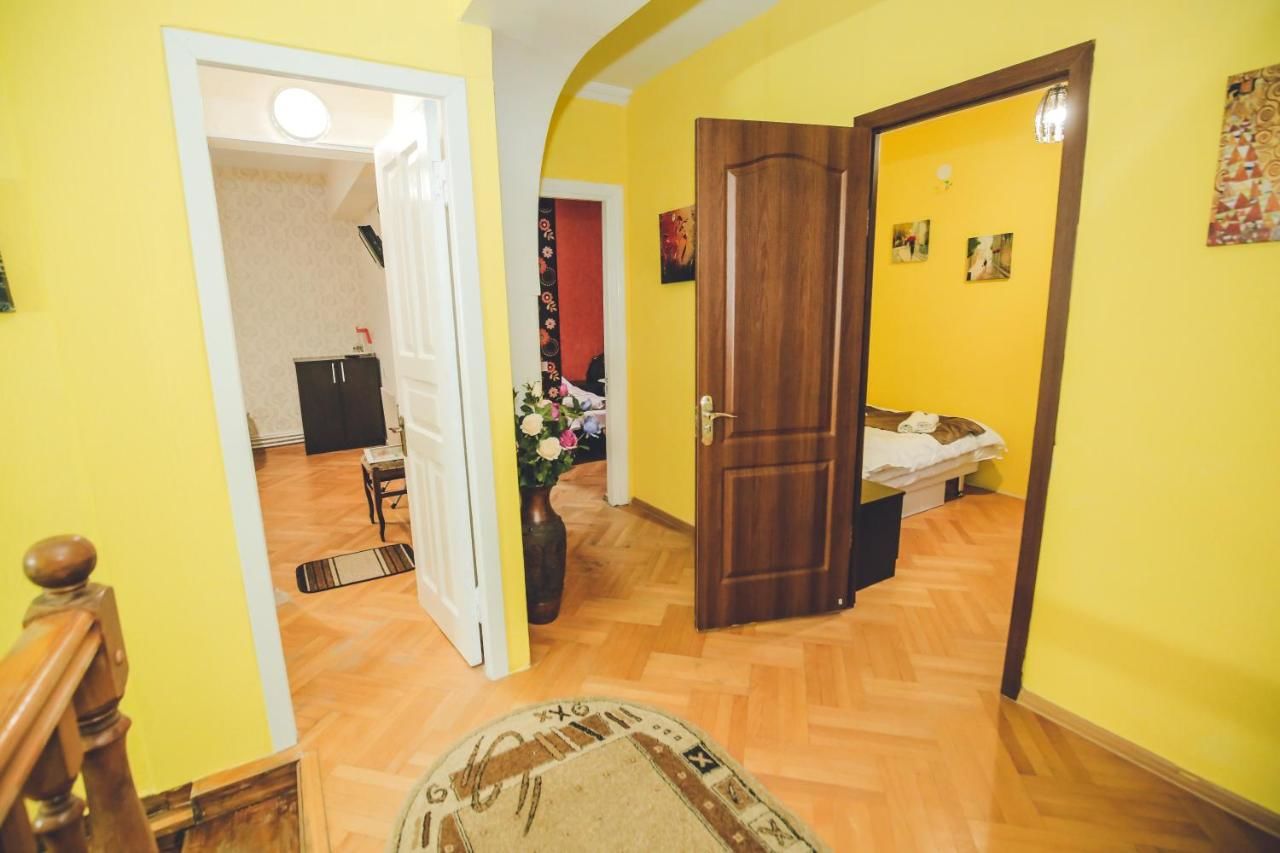 Гостевой дом Family Hotel Laba Тбилиси-23