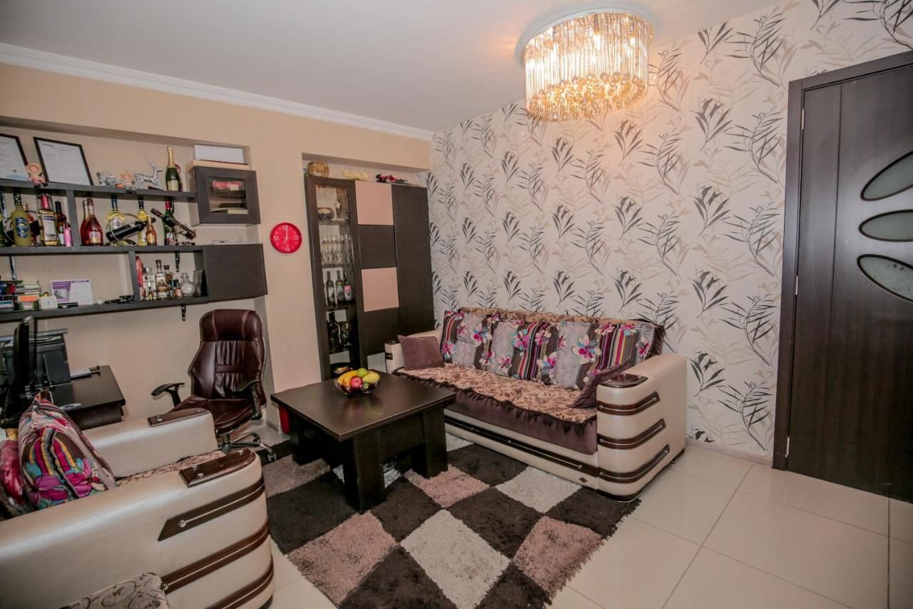 Гостевой дом Family Hotel Laba Тбилиси-30