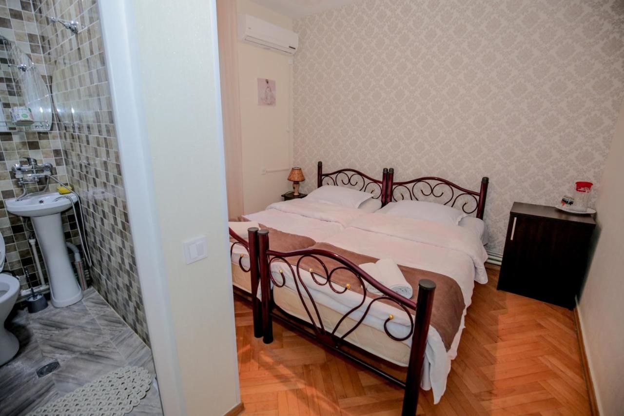 Гостевой дом Family Hotel Laba Тбилиси-32