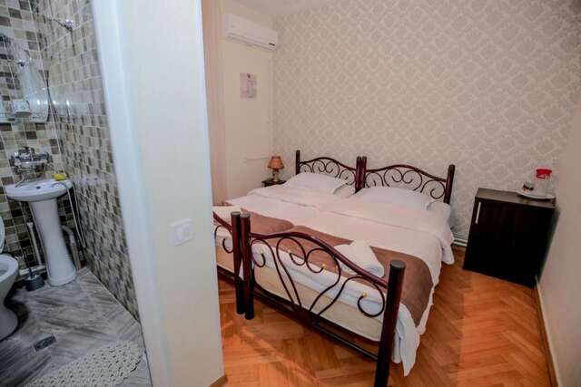 Гостевой дом Family Hotel Laba Тбилиси-31